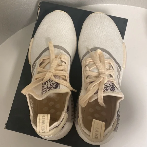 adidas gazelle silver green womens Adidas Handball Spezial Cream White Beige (W) main image 0